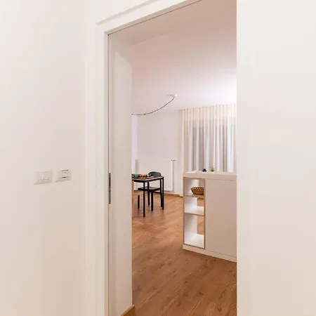 Hus - Nr. 4 *